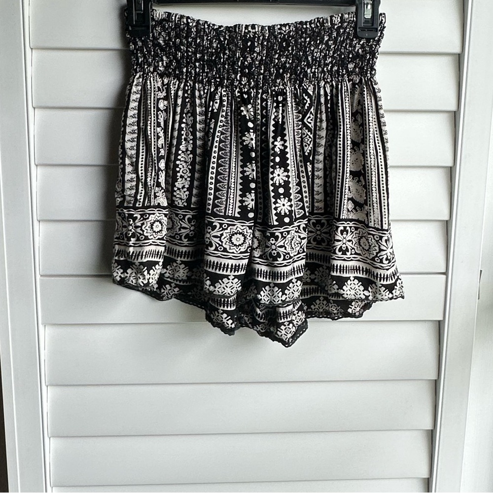 Angie Monochrome Patterned Shorts